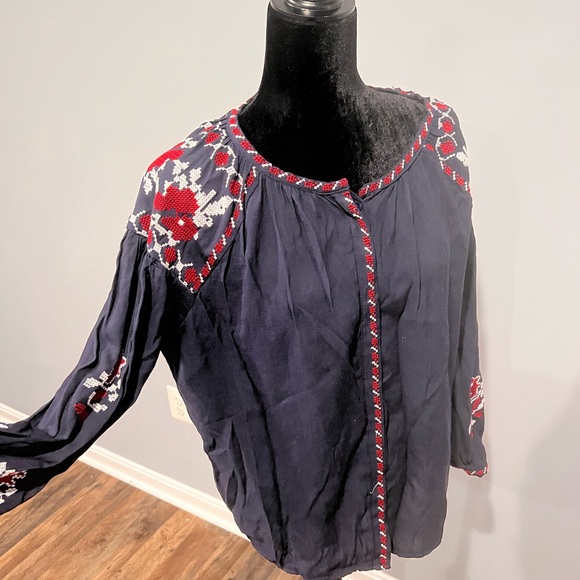 Embroidered loose linen tops!💙 - Picture 3 of 6